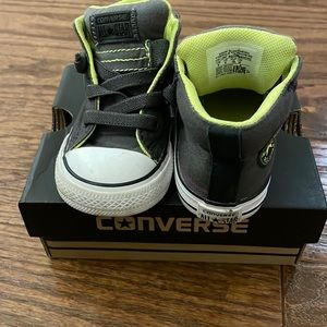 Convervse kids size 6